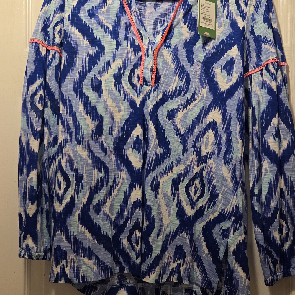 NWT Lilly Pulitzer Blue and White Tunic Aztec V Neck S